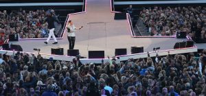 08-06-2019 SHOWBIZZ; TINO MARTIN IN HET OLYMPISCH STADION AMSTERDAM. Tino verraste de 28000 fans met een geweldig programma vol met mooie muziek.Rene Froger-Trijntje Oosterhuis en Glen Faria waren zijn gasten-vrienden die deze avond tot een succes maakte. Tino Martin was groots het een zeer grote G. Zijn fans waren uitbundig en de sfeer in het prachtige  stadion was een en al gezelligheid.
foto: Albert den Iseger