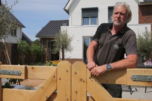 25-06-2020 SHOWBIZZ; HUIB SCHUTTEL TUINMAN-ARCHITECT VAN HET PROGRAMMA EIGEN HUIS EN TUIN IS RAZEND. Deze week zijn verhaal in weekblad PRIVE. Zo ga je niet met mesen om, PETER VAN DE VORST, je moet jezelf diep schamen om deze mensen de laan uit te sturen, en waarom.
foto: Albert den Iseger