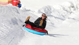 15-03-2017 SHOWBIZZ; TOPPERS MAKEN PLEZIER IN OOSTENRIJK. Gerard Joling-Rene Froger en Jeroen van der Boom waren aan het dollen in de sneeuw. De TOPPERS waren weer op hun best in het Oostenrijkse SEEFELD.
foto: Albert den Iseger