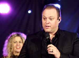 04-03-2017 SHOWBIZZ; FRANS BAUER VIERDE SAMEN MET THEO GROOT HUWELIJKS-LIEFDES JUBILEUM. Frans is al 25 jaar met zijn Marisk en Theo Groot was dit weekend 50 jaar getrouwd. In Hotel Zuiderduin was de zaal te klein voor het grote feest.
foto: Albert den Iseger