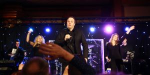 04-03-2017 SHOWBIZZ; FRANS BAUER VIERDE SAMEN MET THEO GROOT HUWELIJKS-LIEFDES JUBILEUM. Frans is al 25 jaar met zijn Marisk en Theo Groot was dit weekend 50 jaar getrouwd. In Hotel Zuiderduin was de zaal te klein voor het grote feest.
foto: Albert den Iseger