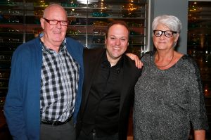 04-03-2017 SHOWBIZZ; FRANS BAUER VIERDE SAMEN MET THEO GROOT HUWELIJKS-LIEFDES JUBILEUM. Frans is al 25 jaar met zijn Marisk en Theo Groot was dit weekend 50 jaar getrouwd. In Hotel Zuiderduin was de zaal te klein voor het grote feest.
foto: Albert den Iseger