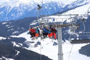 07-03-2017 SHOWBIZZ; FRANS EN MARISKA BAUER VIEREN HUN 25 JARIG LIEFDESJUBILEUM.In het Oostenrijkse GERLOS vierden Frans en Mariska en hun kinderen het Liefdesjubileum en genoten zij van elkaar in het prachtige ALPINE Hotel.
Dagen lang waren zij te vinden op de witte toppen van de bergen in en rond Gerlos.
foto: Albert den Iseger