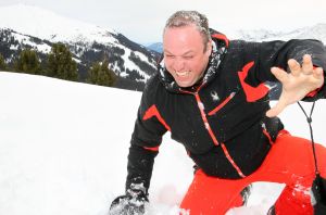 07-03-2017 SHOWBIZZ; FRANS EN MARISKA BAUER VIEREN HUN 25 JARIG LIEFDESJUBILEUM.In het Oostenrijkse GERLOS vierden Frans en Mariska en hun kinderen het Liefdesjubileum en genoten zij van elkaar in het prachtige ALPINE Hotel.
Dagen lang waren zij te vinden op de witte toppen van de bergen in en rond Gerlos.
foto: Albert den Iseger