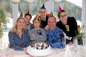 04-03-2017 SHOWBIZZ; FRANS EN MARISKA BAUER VIEREN ZILVEREN LIEFDESFEEST IN GERLOS. Het gelukkigste paar in de Nederlandse Showbizz zijn Marisk en Frans. Ze gingen samen met hun 4 kinderen naar de wintersport om dit te vieren. 
foto: Albert den Iseger