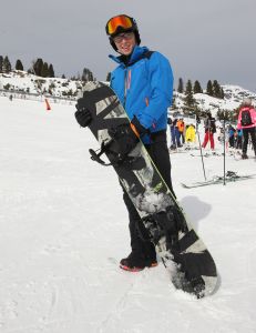 07-03-2017 SHOWBIZZ; FRANS EN MARISKA BAUER VIEREN HUN 25 JARIG LIEFDESJUBILEUM.In het Oostenrijkse GERLOS vierden Frans en Mariska en hun kinderen het Liefdesjubileum en genoten zij van elkaar in het prachtige ALPINE Hotel.
Dagen lang waren zij te vinden op de witte toppen van de bergen in en rond Gerlos.
foto: Albert den Iseger