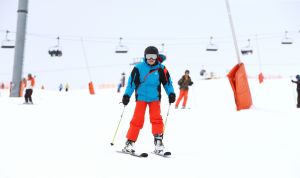 07-03-2017 SHOWBIZZ; FRANS EN MARISKA BAUER VIEREN HUN 25 JARIG LIEFDESJUBILEUM.In het Oostenrijkse GERLOS vierden Frans en Mariska en hun kinderen het Liefdesjubileum en genoten zij van elkaar in het prachtige ALPINE Hotel.
Dagen lang waren zij te vinden op de witte toppen van de bergen in en rond Gerlos.
foto: Albert den Iseger