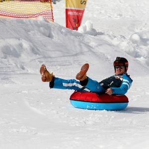 15-03-2017 SHOWBIZZ; TOPPERS MAKEN PLEZIER IN OOSTENRIJK. Gerard Joling-Rene Froger en Jeroen van der Boom waren aan het dollen in de sneeuw. De TOPPERS waren weer op hun best in het Oostenrijkse SEEFELD.
foto: Albert den Iseger