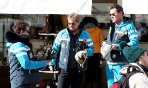 15-03-2017 SHOWBIZZ; TOPPERS MAKEN PLEZIER IN OOSTENRIJK. Gerard Joling-Rene Froger en Jeroen van der Boom waren aan het dollen in de sneeuw. De TOPPERS waren weer op hun best in het Oostenrijkse SEEFELD.
foto: Albert den Iseger