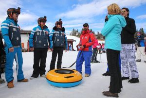 15-03-2017 SHOWBIZZ; TOPPERS MAKEN PLEZIER IN OOSTENRIJK. Gerard Joling-Rene Froger en Jeroen van der Boom waren aan het dollen in de sneeuw. De TOPPERS waren weer op hun best in het Oostenrijkse SEEFELD.
foto: Albert den Iseger