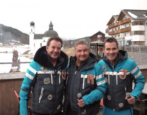 15-03-2017 SHOWBIZZ; TOPPERS MAKEN PLEZIER IN OOSTENRIJK. Gerard Joling-Rene Froger en Jeroen van der Boom waren aan het dollen in de sneeuw. De TOPPERS waren weer op hun best in het Oostenrijkse SEEFELD.
foto: Albert den Iseger