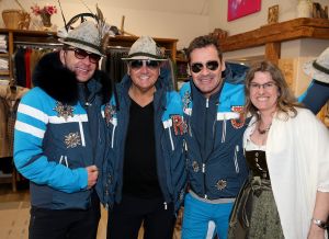 15-03-2017 SHOWBIZZ; TOPPERS MAKEN PLEZIER IN OOSTENRIJK. Gerard Joling-Rene Froger en Jeroen van der Boom waren aan het dollen in de sneeuw. De TOPPERS waren weer op hun best in het Oostenrijkse SEEFELD.
foto: Albert den Iseger