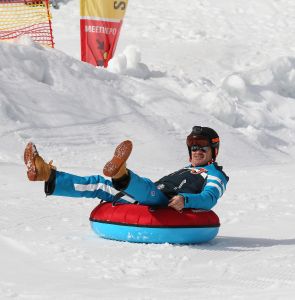 15-03-2017 SHOWBIZZ; TOPPERS MAKEN PLEZIER IN OOSTENRIJK. Gerard Joling-Rene Froger en Jeroen van der Boom waren aan het dollen in de sneeuw. De TOPPERS waren weer op hun best in het Oostenrijkse SEEFELD.
foto: Albert den Iseger