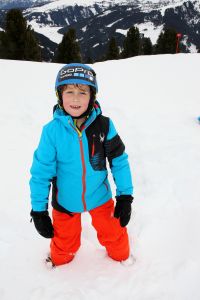 07-03-2017 SHOWBIZZ; FRANS EN MARISKA BAUER VIEREN HUN 25 JARIG LIEFDESJUBILEUM.In het Oostenrijkse GERLOS vierden Frans en Mariska en hun kinderen het Liefdesjubileum en genoten zij van elkaar in het prachtige ALPINE Hotel.
Dagen lang waren zij te vinden op de witte toppen van de bergen in en rond Gerlos.
foto: Albert den Iseger