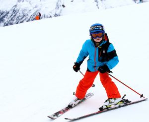 07-03-2017 SHOWBIZZ; FRANS EN MARISKA BAUER VIEREN HUN 25 JARIG LIEFDESJUBILEUM.In het Oostenrijkse GERLOS vierden Frans en Mariska en hun kinderen het Liefdesjubileum en genoten zij van elkaar in het prachtige ALPINE Hotel.
Dagen lang waren zij te vinden op de witte toppen van de bergen in en rond Gerlos.
foto: Albert den Iseger