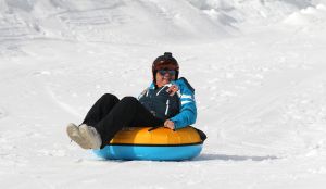 15-03-2017 SHOWBIZZ; TOPPERS MAKEN PLEZIER IN OOSTENRIJK. Gerard Joling-Rene Froger en Jeroen van der Boom waren aan het dollen in de sneeuw. De TOPPERS waren weer op hun best in het Oostenrijkse SEEFELD.
foto: Albert den Iseger