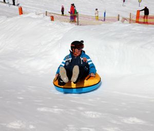 15-03-2017 SHOWBIZZ; TOPPERS MAKEN PLEZIER IN OOSTENRIJK. Gerard Joling-Rene Froger en Jeroen van der Boom waren aan het dollen in de sneeuw. De TOPPERS waren weer op hun best in het Oostenrijkse SEEFELD.
foto: Albert den Iseger