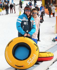 15-03-2017 SHOWBIZZ; TOPPERS MAKEN PLEZIER IN OOSTENRIJK. Gerard Joling-Rene Froger en Jeroen van der Boom waren aan het dollen in de sneeuw. De TOPPERS waren weer op hun best in het Oostenrijkse SEEFELD.
foto: Albert den Iseger