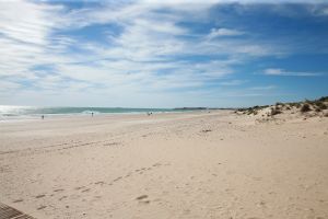 25-05-2015 NIEUWS;DE STRANDEN IN ZUID SPANJE ZIJN NOG STEEDS ERG STIL. Onstuimig weer, zand stormen en te lage temperaturen zijn de oorzaak van de te stille stranden.
foto: Albert den Iseger