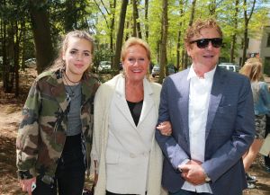 03-05-2015 SHOWBIZZ; MARGA SCHEIDE EN JOSE HOEBEE ONTHULLEN PRACHTIG LUV BOEK. Bij de presentatie van het boek The story of Luv viel de naam van de niet aanwezige Patty Brard veelvuldig. Zij wil niks weten van het boek en diende bij de auteur zelfs een schadeclaim in. Haar Luv-collega Marga Scheide spreekt er schande van, evenals de vele muziek collega-s die bij de onthulling van het boek aanwezig waren. Patty heeft weer een gevoelige steek laten vallen. foto: Albert den Iseger