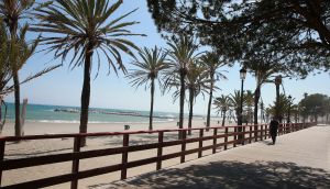 25-05-2015 NIEUWS;DE STRANDEN IN ZUID SPANJE ZIJN NOG STEEDS ERG STIL. Onstuimig weer, zand stormen en te lage temperaturen zijn de oorzaak van de te stille stranden.
foto: Albert den Iseger