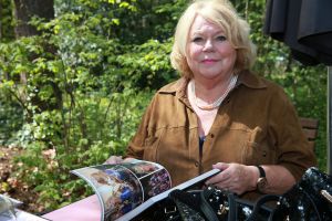 03-05-2015 SHOWBIZZ; MARGA SCHEIDE EN JOSE HOEBEE ONTHULLEN PRACHTIG LUV BOEK. Bij de presentatie van het boek The story of Luv viel de naam van de niet aanwezige Patty Brard veelvuldig. Zij wil niks weten van het boek en diende bij de auteur zelfs een schadeclaim in. Haar Luv-collega Marga Scheide spreekt er schande van, evenals de vele muziek collega-s die bij de onthulling van het boek aanwezig waren. Patty heeft weer een gevoelige steek laten vallen. foto: Albert den Iseger