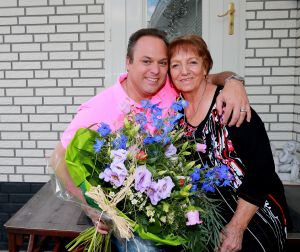 06-05-2015 SHOWBIZZ; HET GEMIST VAN CHRIS BAUER IS NOG ELKE DAG ERG GROOT. De dood van de vader van Frans Bauer half Januari, was een tijd van intens verdriet. Wij hebben als hechte familie hebben er erg onder geleden en het verdriet is nog elke dag behoorlijk moeilijk te dragen. Zijn over bekende lach en aanwezigheid missen wij nog elke dag, aldus Frans. A.s zondag is het moederdag, de eerste moederdag zonder onze vader en opa, wij zullen het moeilijk hebben maar maken er toch een mooie dag van voor onze moeder Wies.
foto: Albert den Iseger 