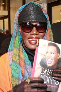 23-05-2016 SHOWBIZZ; GRACE JONES OP BEZOEK IN AMSTERDAM EN HEEFT ONTMOETING MET HANS KLOK.
Foto: Albert den Iseger