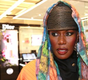 23-05-2016 SHOWBIZZ; GRACE JONES OP BEZOEK IN AMSTERDAM EN HEEFT ONTMOETING MET HANS KLOK.
Foto: Albert den Iseger