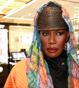 23-05-2016 SHOWBIZZ; GRACE JONES OP BEZOEK IN AMSTERDAM EN HEEFT ONTMOETING MET HANS KLOK.
Foto: Albert den Iseger