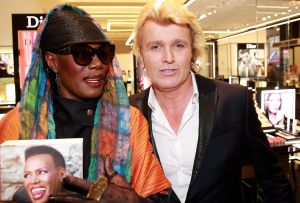 23-05-2016 SHOWBIZZ; GRACE JONES OP BEZOEK IN AMSTERDAM EN HEEFT ONTMOETING MET HANS KLOK.
Foto: Albert den Iseger