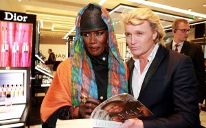 23-05-2016 SHOWBIZZ; GRACE JONES OP BEZOEK IN AMSTERDAM EN HEEFT ONTMOETING MET HANS KLOK.
Foto: Albert den Iseger