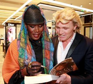 23-05-2016 SHOWBIZZ; GRACE JONES OP BEZOEK IN AMSTERDAM EN HEEFT ONTMOETING MET HANS KLOK.
Foto: Albert den Iseger