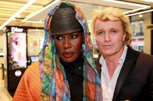 23-05-2016 SHOWBIZZ; GRACE JONES OP BEZOEK IN AMSTERDAM EN HEEFT ONTMOETING MET HANS KLOK.
Foto: Albert den Iseger