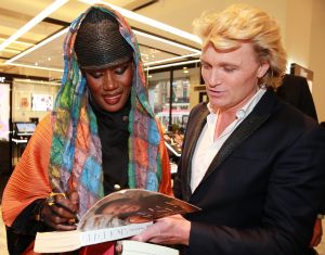 23-05-2016 SHOWBIZZ; GRACE JONES OP BEZOEK IN AMSTERDAM EN HEEFT ONTMOETING MET HANS KLOK.
Foto: Albert den Iseger