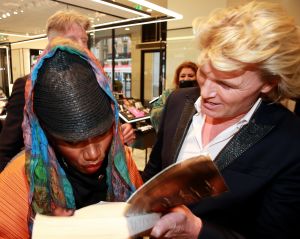 23-05-2016 SHOWBIZZ; GRACE JONES OP BEZOEK IN AMSTERDAM EN HEEFT ONTMOETING MET HANS KLOK.
Foto: Albert den Iseger