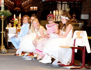 22-05-2017 SHOWBIZZ; LUCAS BAUER DOET ZIJN EERSTE COMMUNIE IN FIJNAART.
foto: Albert den Iseger