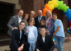 22-05-2017 SHOWBIZZ; LUCAS BAUER DOET ZIJN EERSTE COMMUNIE IN FIJNAART.
foto: Albert den Iseger