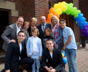 22-05-2017 SHOWBIZZ; LUCAS BAUER DOET ZIJN EERSTE COMMUNIE IN FIJNAART.
foto: Albert den Iseger