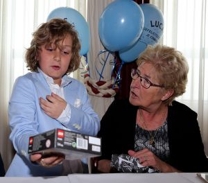 22-05-2017 SHOWBIZZ; LUCAS BAUER DOET ZIJN EERSTE COMMUNIE IN FIJNAART.
foto: Albert den Iseger