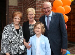 22-05-2017 SHOWBIZZ; LUCAS BAUER DOET ZIJN EERSTE COMMUNIE IN FIJNAART.
foto: Albert den Iseger