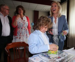 22-05-2017 SHOWBIZZ; LUCAS BAUER DOET ZIJN EERSTE COMMUNIE IN FIJNAART.
foto: Albert den Iseger