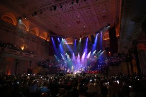 15-05-2017 SHOWBIZZ; WESLY BRONKHORST GEEFT JUBILEUM CONCERT IN CONCERTGEBOUW AMSTERDAM. 2000 Fans waren naar het Amsterdamse gekomen om hun ster te zien stralen. Vele BN-ers sierden de voorste rijen en Patricia Paay wist zich geen raad met al die fotografen.
foto: Albert den Iseger