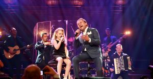 15-05-2017 SHOWBIZZ; WESLY BRONKHORST GEEFT JUBILEUM CONCERT IN CONCERTGEBOUW AMSTERDAM. 2000 Fans waren naar het Amsterdamse gekomen om hun ster te zien stralen. Vele BN-ers sierden de voorste rijen en Patricia Paay wist zich geen raad met al die fotografen.
foto: Albert den Iseger