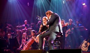 15-05-2017 SHOWBIZZ; WESLY BRONKHORST GEEFT JUBILEUM CONCERT IN CONCERTGEBOUW AMSTERDAM. 2000 Fans waren naar het Amsterdamse gekomen om hun ster te zien stralen. Vele BN-ers sierden de voorste rijen en Patricia Paay wist zich geen raad met al die fotografen.
foto: Albert den Iseger