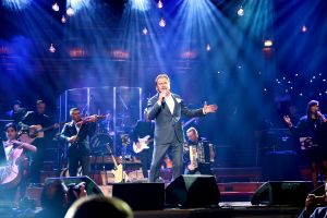 15-05-2017 SHOWBIZZ; WESLY BRONKHORST GEEFT JUBILEUM CONCERT IN CONCERTGEBOUW AMSTERDAM. 2000 Fans waren naar het Amsterdamse gekomen om hun ster te zien stralen. Vele BN-ers sierden de voorste rijen en Patricia Paay wist zich geen raad met al die fotografen.
foto: Albert den Iseger