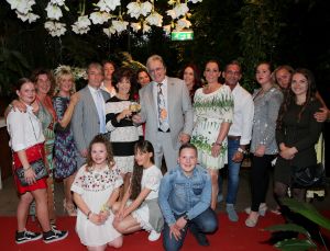 07-05-2018 SHOWBIZZ; ZO VERRAST LEE TOWERS ZIJN LAURA. Laura Huijzer werd gisteren 75 jaar en dat werd gevierd met familie en hechte vrienden van het al 45 jaar getrouwde stel Lee en Laura Towers. foto: Alkbert den Iseger