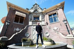 03-05-2018 SHOWBIZZ; MART VISSER IS BURGEMEESTER VAN ZANDVOORT. Van 2 Mei tot 1 Juli 2018 is Mart Visser de burgemeester van de gemeente Zandvoort. In het kader van zijn expositie THE TAKE OVER. Het raadhuis en het naast gelegen museum zijn nu het domein van Mart Visser.
foto: Albert den Iseger