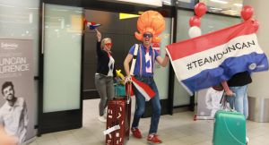 19-05-2019 SHOWBIZZ; DUNCAN LAURENCE GROOTS ONTHAALT OP SCHIPHOL DOOR HONDERDEN FANS. Songfestival winnaar DUNCAN LAURENCE kreeg zondag een uitzinnig onthaal bij zijn aankomst op SCHIPHOL.Een van de eerste die hij innig omhelsde was zijn Oma. foto: Albert den Iseger