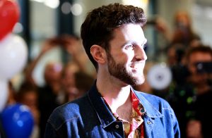 19-05-2019 SHOWBIZZ; DUNCAN LAURENCE GROOTS ONTHAALT OP SCHIPHOL DOOR HONDERDEN FANS. Songfestival winnaar DUNCAN LAURENCE kreeg zondag een uitzinnig onthaal bij zijn aankomst op SCHIPHOL.Een van de eerste die hij innig omhelsde was zijn Oma.
foto: Albert den Iseger